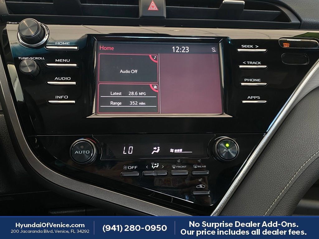 Used 2018 Toyota Camry SE FWD image 11