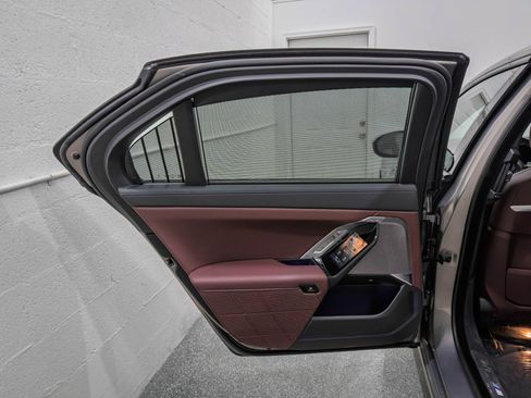 Used 2025 BMW 760i xDrive w/ Executive Package AWD/4WD image 15