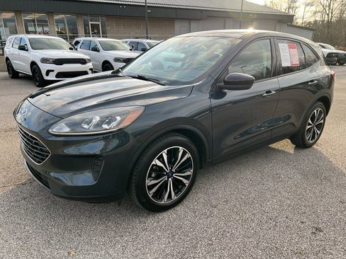 Used 2022 Ford Escape SE w/ SE Sport Appearance Package image 3