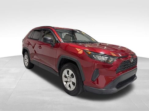 Used 2019 Toyota RAV4 LE image 3