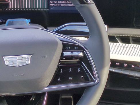 New 2025 Cadillac Optiq Luxury 1 image 16