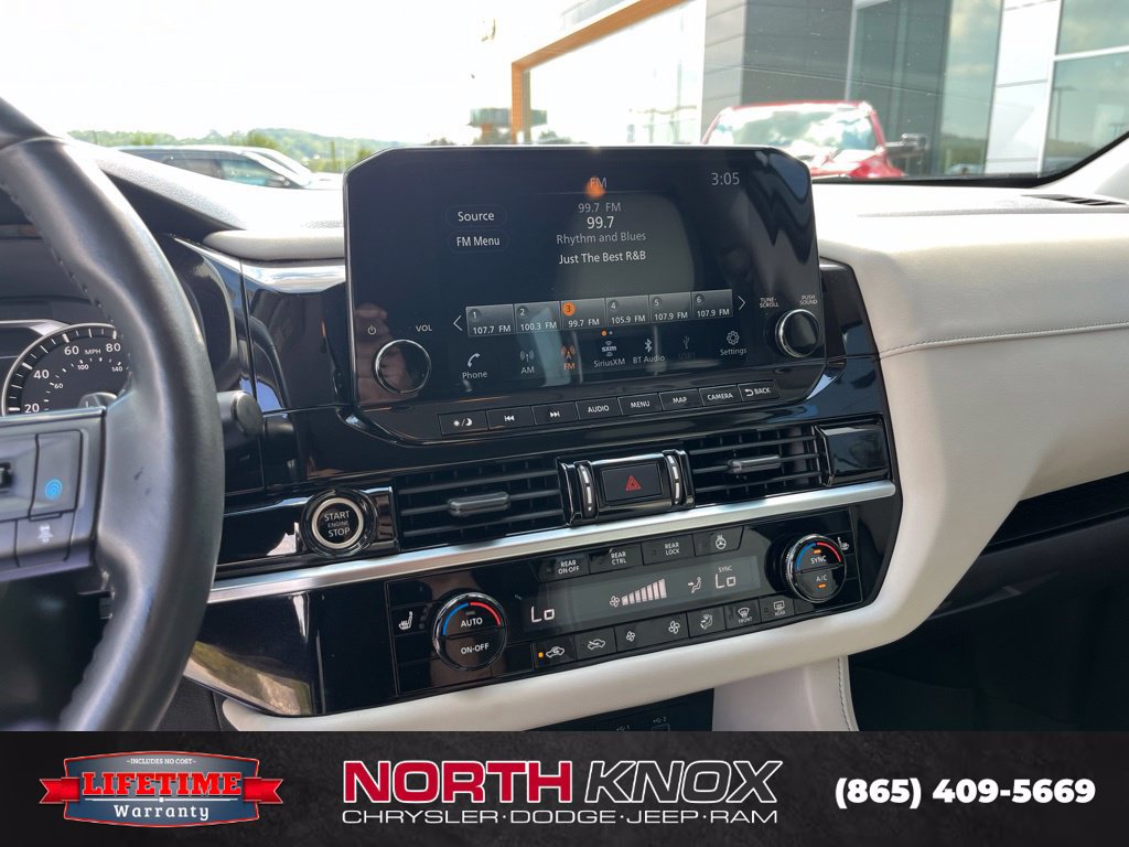 Used 2022 Nissan Pathfinder SL w/ SL Black Package AWD/4WD image 9