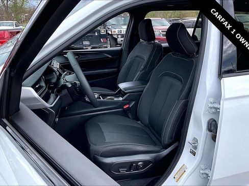 Used 2025 Jeep Grand Cherokee L Laredo image 20