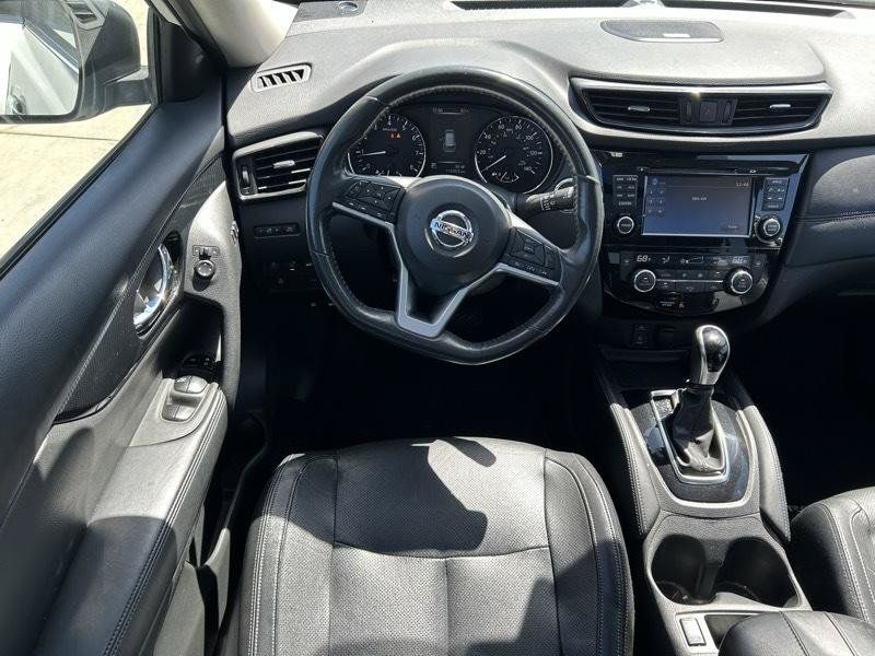 Used 2017 Nissan Rogue SL w/ SL Premium Package FWD image 9