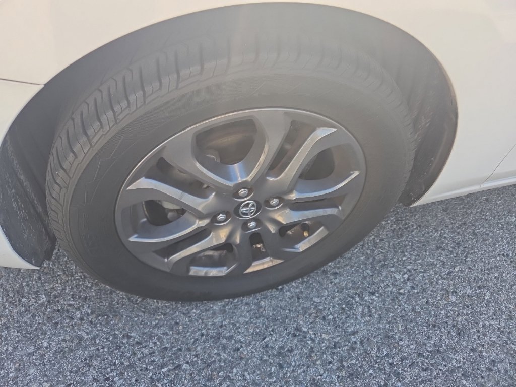 Used 2019 Toyota Yaris LE FWD image 9