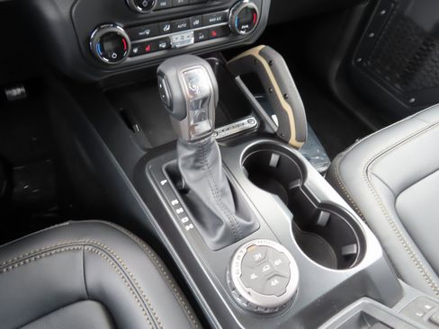 New 2025 Ford Bronco Badlands image 16