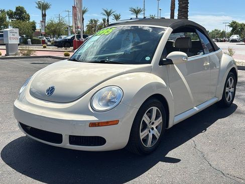 Used 2006 Volkswagen Beetle Convertible w/ Package 1 FWD image 4