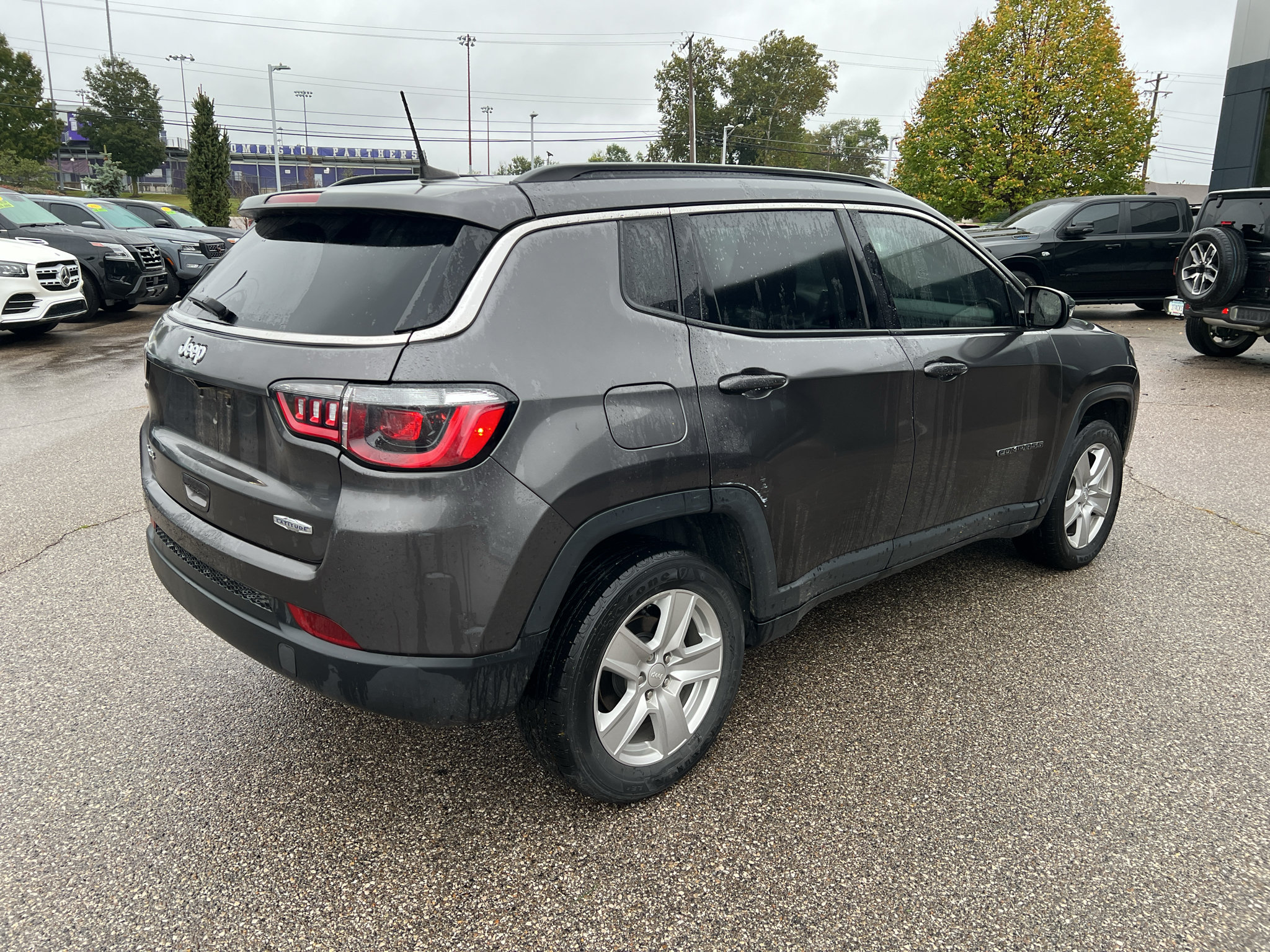 Used 2022 Jeep Compass Latitude w/ Sun and Sound Group AWD/4WD image 7