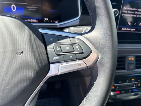 Certified 2025 Volkswagen Taos SE AWD/4WD image 20
