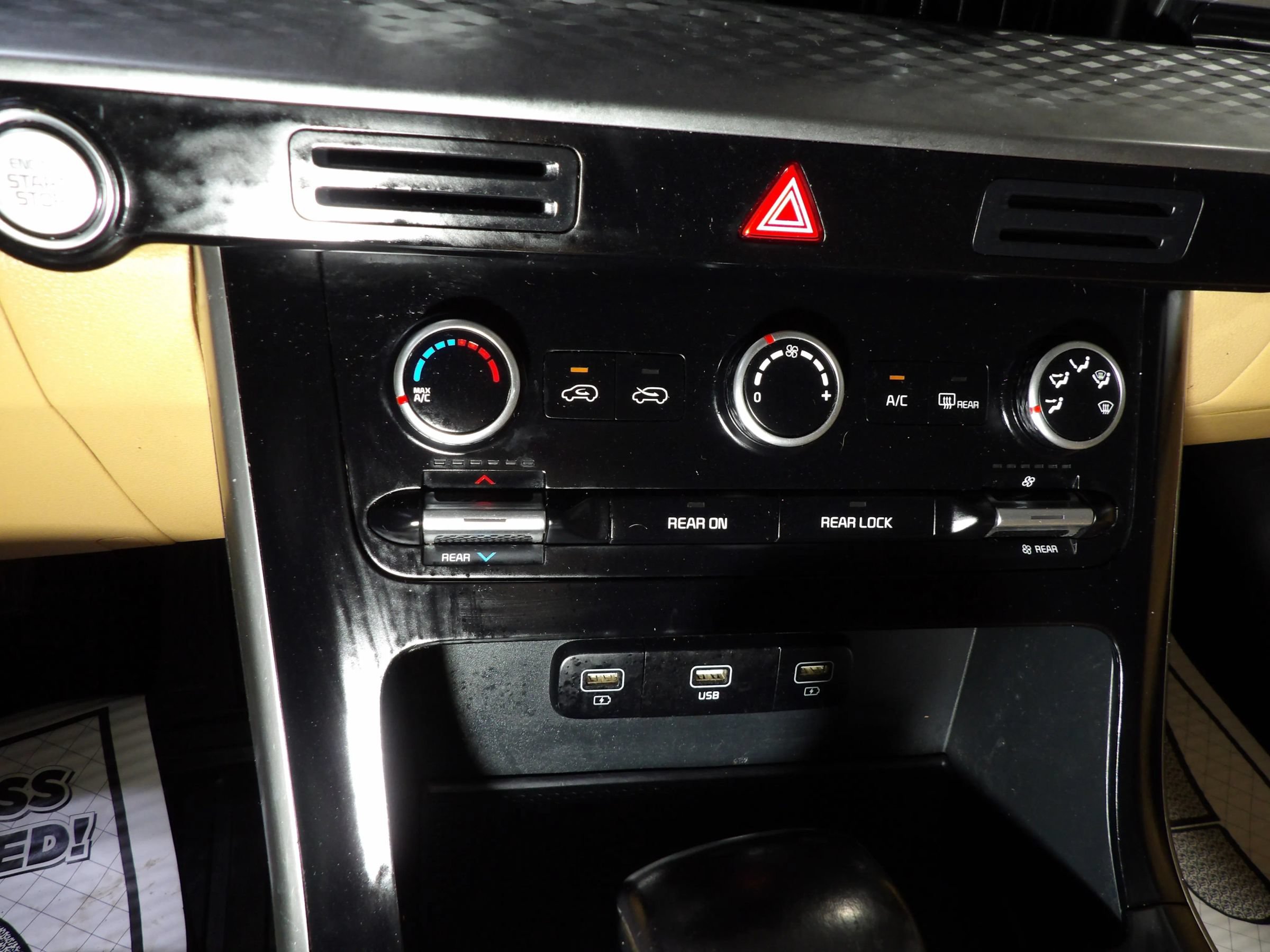 Used 2024 Kia Carnival LX FWD image 21