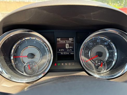 Used 2014 Chrysler Town & Country Limited w/ Luxury Group FWD image 26