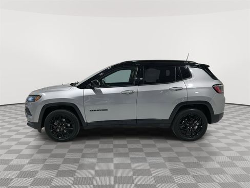 Used 2022 Jeep Compass Altitude image 2