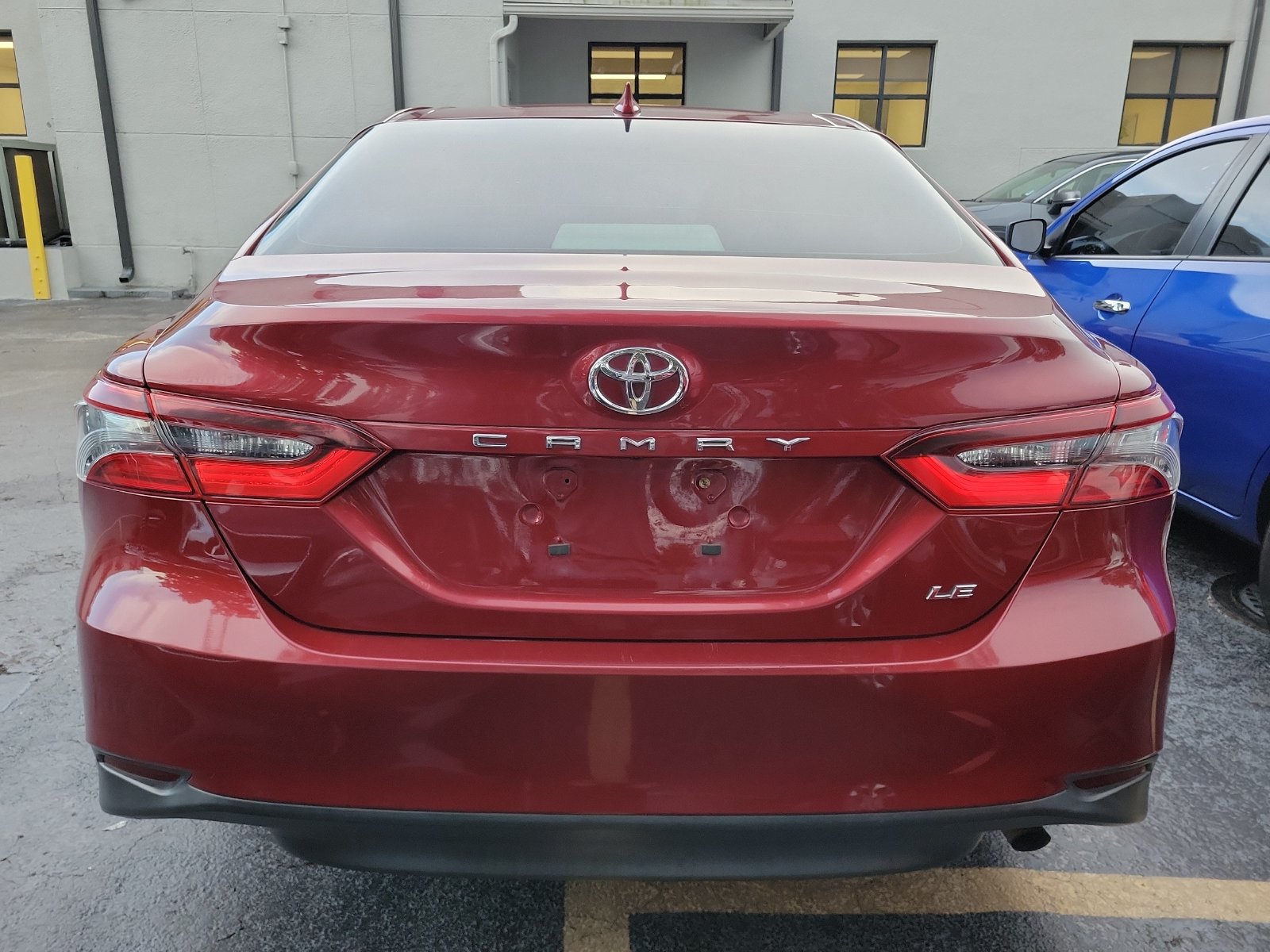 Used 2022 Toyota Camry LE FWD image 5