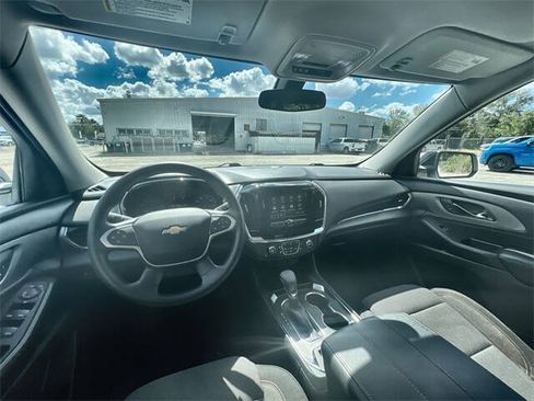 Used 2021 Chevrolet Traverse LS FWD image 18
