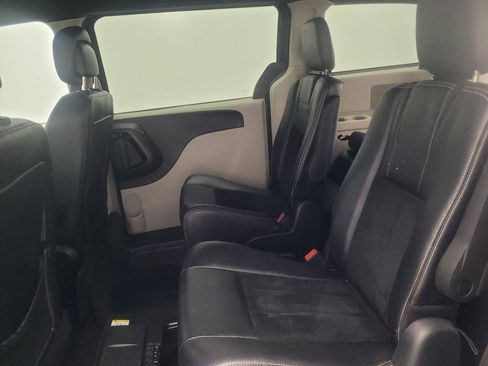 Used 2018 Dodge Grand Caravan SXT FWD image 18