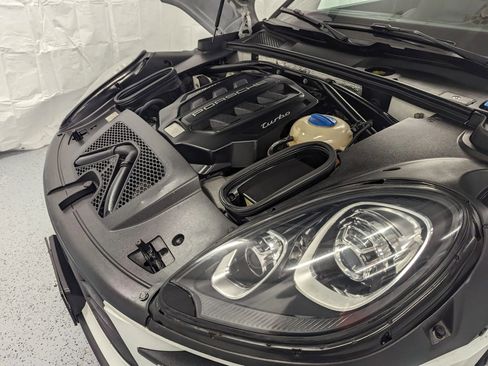 Used 2015 Porsche Macan Turbo image 29