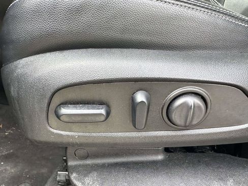 Used 2023 GMC Terrain SLT image 23