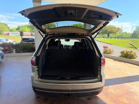 Used 2014 GMC Acadia SLT AWD/4WD image 22