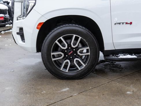 Used 2022 GMC Yukon AT4 w/ Technology Package image 32