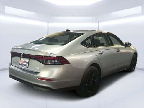 Used 2025 Honda Accord SE image 27