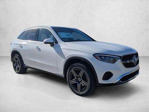 Used 2026 Mercedes-Benz GLC 300 image 3