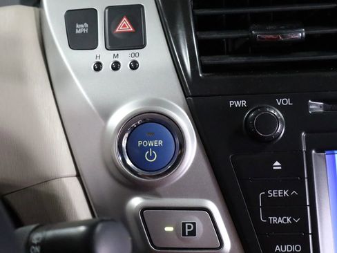 Used 2013 Toyota Prius V Five image 27