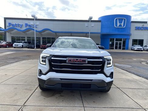 Used 2025 GMC Terrain Elevation AWD/4WD image 3