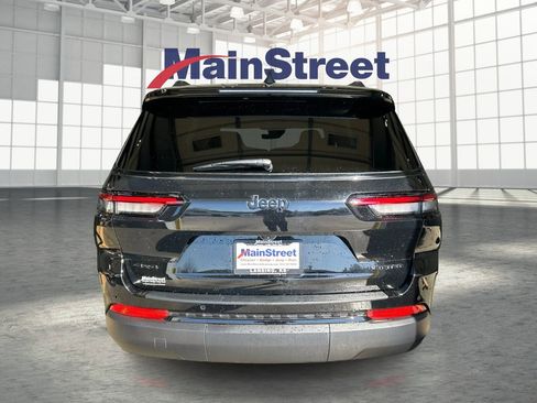 Used 2025 Jeep Grand Cherokee L Limited w/ Black Appearance Package image 4