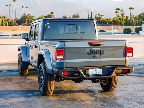 New 2025 Jeep Gladiator Sport image 7