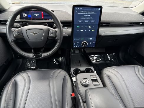 Used 2021 Ford Mustang Mach-E Premium image 9