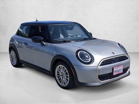 Used 2025 MINI Cooper 2-Door Hardtop image 3
