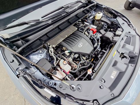 Used 2023 Toyota Highlander XLE image 38