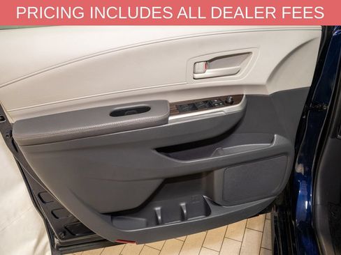 Used 2022 Toyota Sienna LE FWD image 11