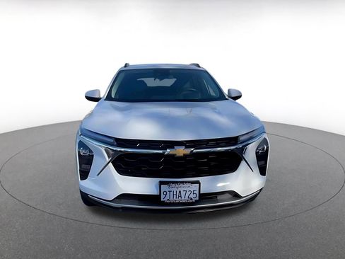 Used 2025 Chevrolet Trax LT w/ LT Convenience Package image 4