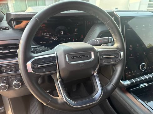Used 2025 GMC Yukon XL Denali AWD/4WD image 15