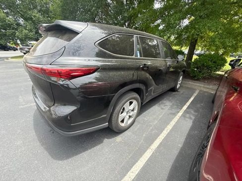 Used 2023 Toyota Highlander L FWD image 6