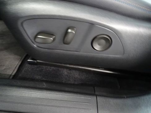 Used 2025 Chevrolet Equinox EV LT FWD image 3