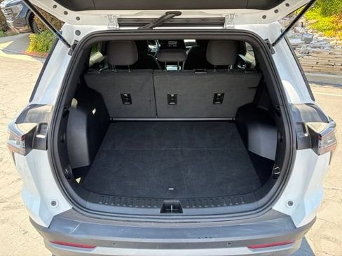 Used 2025 Chevrolet Equinox LT AWD/4WD image 8
