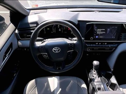 Used 2025 Toyota Camry SE FWD image 5