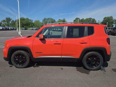 Used 2020 Jeep Renegade Altitude w/ UConnect 8.4 Nav Group FWD image 14