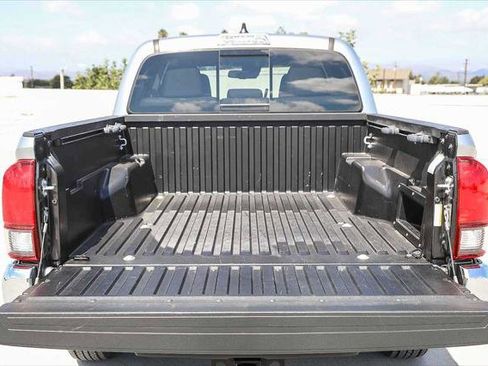 Certified 2022 Toyota Tacoma SR5 RWD image 25