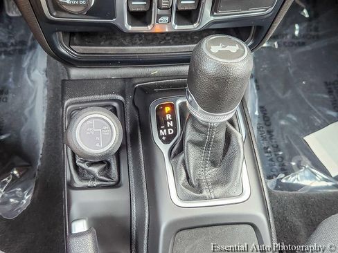 Used 2024 Jeep Wrangler Unlimited w/ Convenience Group AWD/4WD image 17