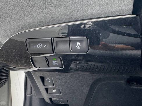Used 2021 Toyota Prius Prime LE FWD image 17
