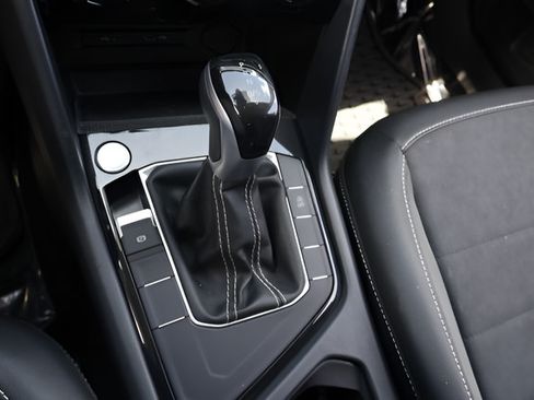 Certified 2023 Volkswagen Taos SE FWD image 25