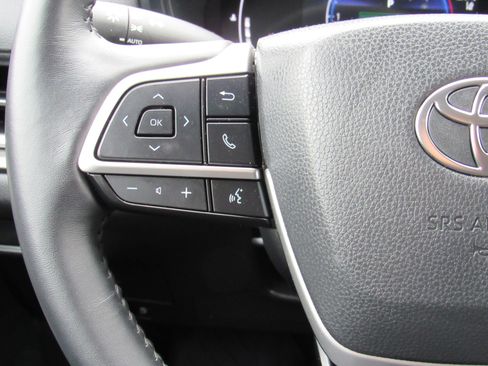 Used 2025 Toyota Grand Highlander AWD image 19