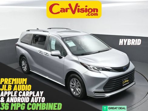 Used 2022 Toyota Sienna XLE FWD image 1