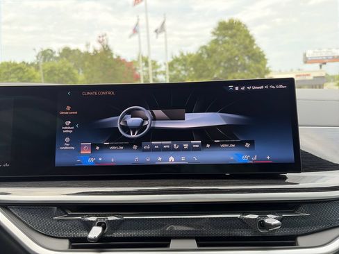 Used 2025 BMW X6 xDrive40i AWD/4WD image 27