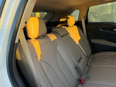 Used 2022 Lincoln Nautilus Reserve image 23