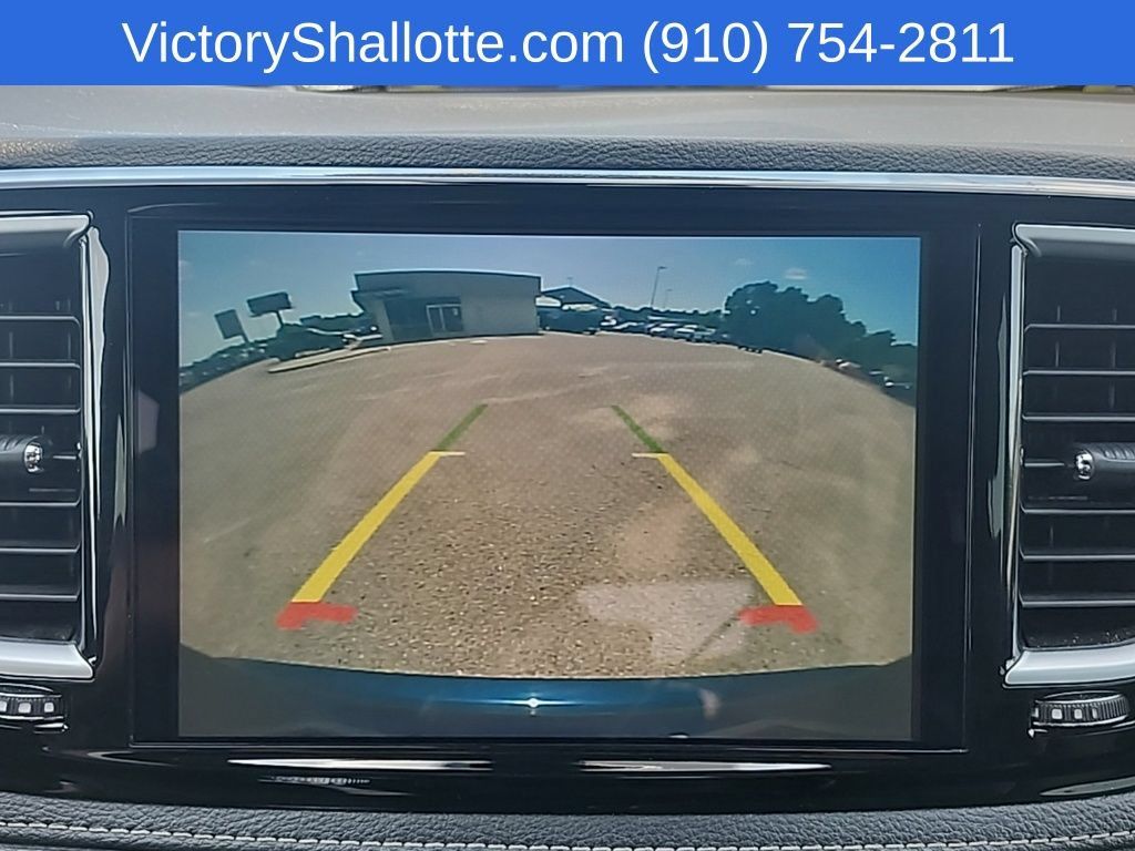 Used 2025 Chrysler Pacifica Limited FWD image 8