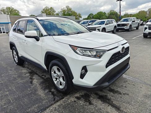 Used 2020 Toyota RAV4 XLE w/ All Weather Liner Package FWD image 3